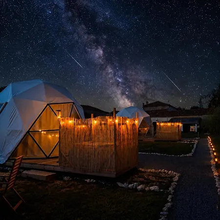 Escapade Insolite - Domes, Tipis, Aire De Camping-cars & Vans * Saint-Pierre-de-Juillers