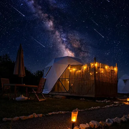 Escapade Insolite - Domes, Tipis, Aire De Camping-cars & Vans 住宿加早餐酒店
