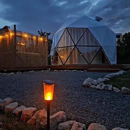 Escapade Insolite - Domes, Tipis, Aire De Camping-cars & Vans 住宿加早餐酒店 *