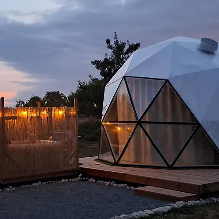 Escapade Insolite - Domes, Tipis, Aire De Camping-cars & Vans