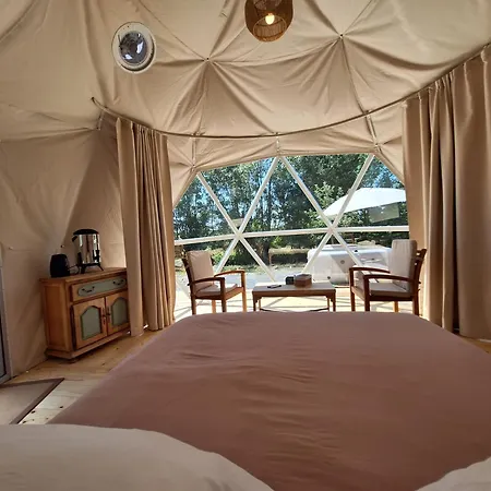 Escapade Insolite - Domes, Tipis, Aire De Camping-cars & Vans 住宿加早餐酒店 Saint-Pierre-de-Juillers