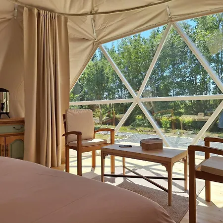 住宿加早餐酒店 Escapade Insolite - Domes, Tipis, Aire De Camping-cars & Vans Saint-Pierre-de-Juillers