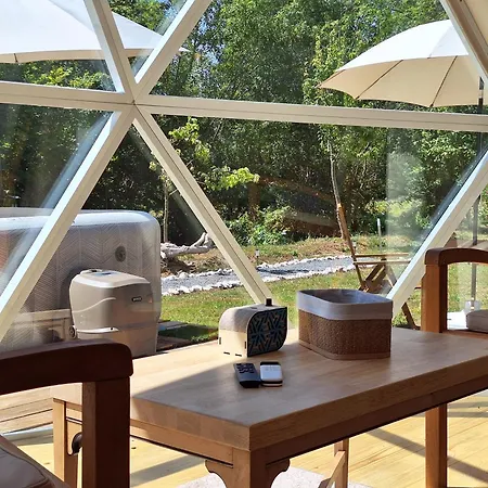 住宿加早餐酒店 Escapade Insolite - Domes, Tipis, Aire De Camping-cars & Vans Saint-Pierre-de-Juillers