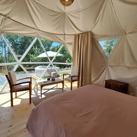 Escapade Insolite - Domes, Tipis, Aire De Camping-cars & Vans 住宿加早餐酒店