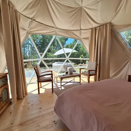 Escapade Insolite - Domes, Tipis, Aire De Camping-cars & Vans 住宿加早餐酒店