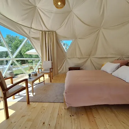 Escapade Insolite - Domes, Tipis, Aire De Camping-cars & Vans 住宿加早餐酒店 Saint-Pierre-de-Juillers