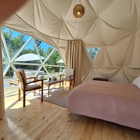 住宿加早餐酒店 Escapade Insolite - Domes, Tipis, Aire De Camping-cars & Vans Saint-Pierre-de-Juillers