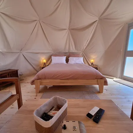 Escapade Insolite - Domes, Tipis, Aire De Camping-cars & Vans 住宿加早餐酒店