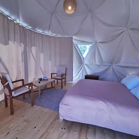 Escapade Insolite - Domes, Tipis, Aire De Camping-cars & Vans 住宿加早餐酒店 Saint-Pierre-de-Juillers