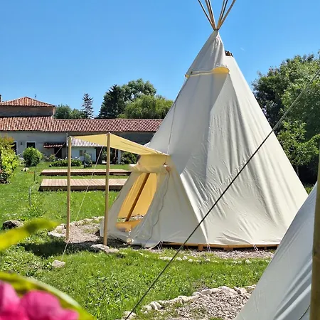 住宿加早餐酒店 Escapade Insolite - Domes, Tipis, Aire De Camping-cars & Vans