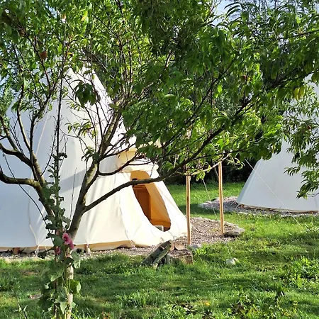 Escapade Insolite - Domes, Tipis, Aire De Camping-cars & Vans * Saint-Pierre-de-Juillers