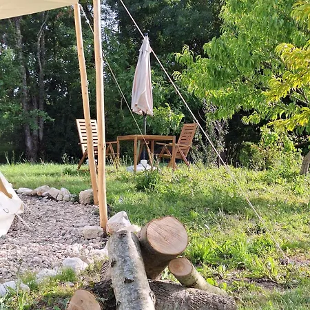 Escapade Insolite - Domes, Tipis, Aire De Camping-cars & Vans 住宿加早餐酒店 Saint-Pierre-de-Juillers