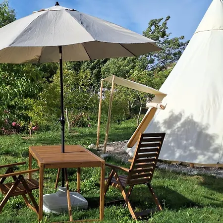 Escapade Insolite - Domes, Tipis, Aire De Camping-cars & Vans *