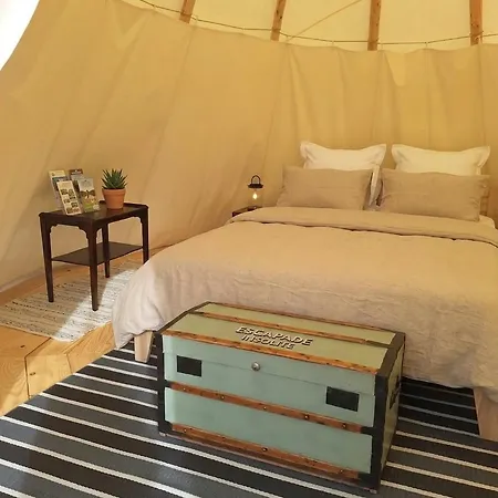 Escapade Insolite - Domes, Tipis, Aire De Camping-cars & Vans 住宿加早餐酒店