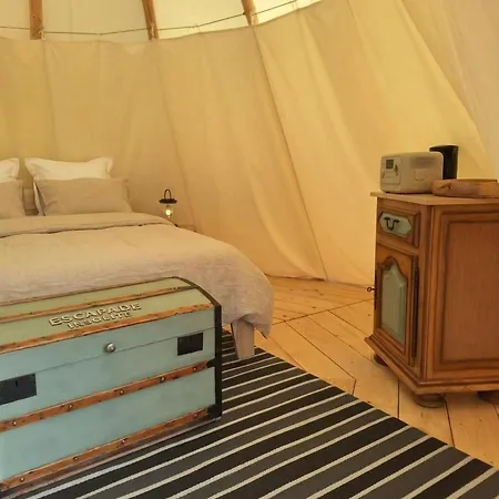 Escapade Insolite - Domes, Tipis, Aire De Camping-cars & Vans *