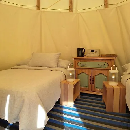 Escapade Insolite - Domes, Tipis, Aire De Camping-cars & Vans Saint-Pierre-de-Juillers