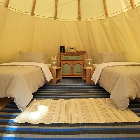 Escapade Insolite - Domes, Tipis, Aire De Camping-cars & Vans 住宿加早餐酒店
