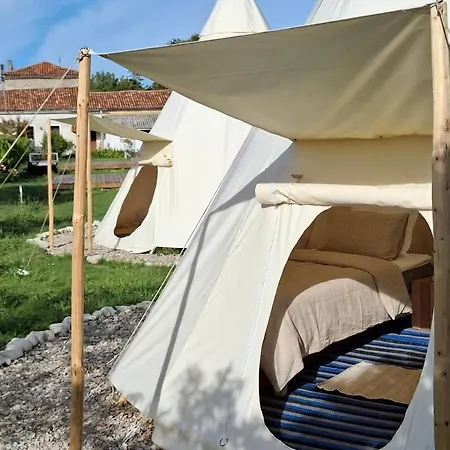 Escapade Insolite - Domes, Tipis, Aire De Camping-cars & Vans Saint-Pierre-de-Juillers