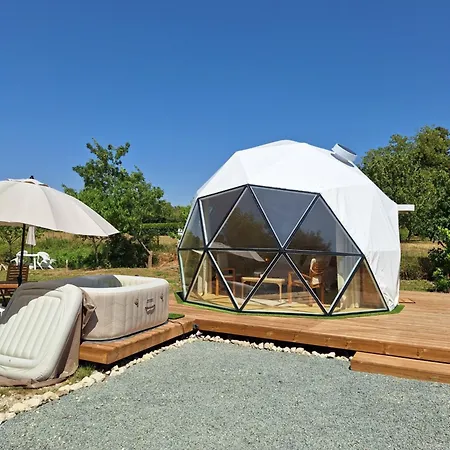 Escapade Insolite - Domes, Tipis, Aire De Camping-cars & Vans 住宿加早餐酒店