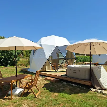Escapade Insolite - Domes, Tipis, Aire De Camping-cars & Vans 住宿加早餐酒店 *
