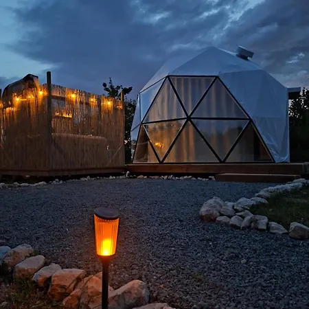 Escapade Insolite - Domes, Tipis, Aire De Camping-cars & Vans 住宿加早餐酒店 *