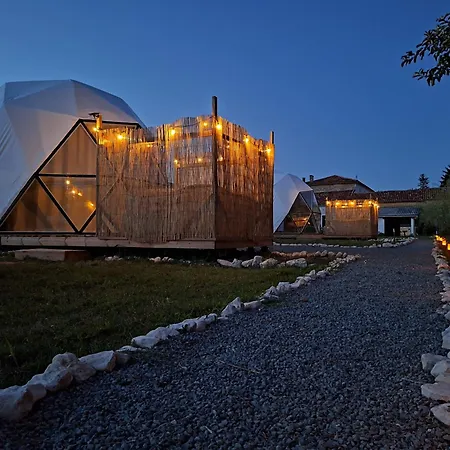 Escapade Insolite - Domes, Tipis, Aire De Camping-cars & Vans 住宿加早餐酒店